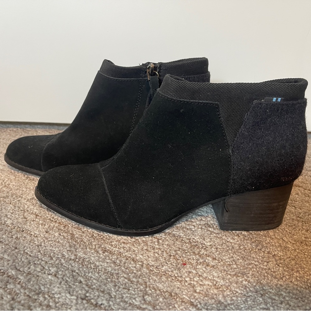 Tom’s Women’s Black Suedue Ankle Boots Size 7.5
